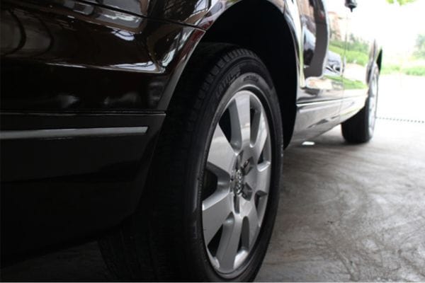 Nguyên nhân gây tiếng ồn hốc lốp ô tô?