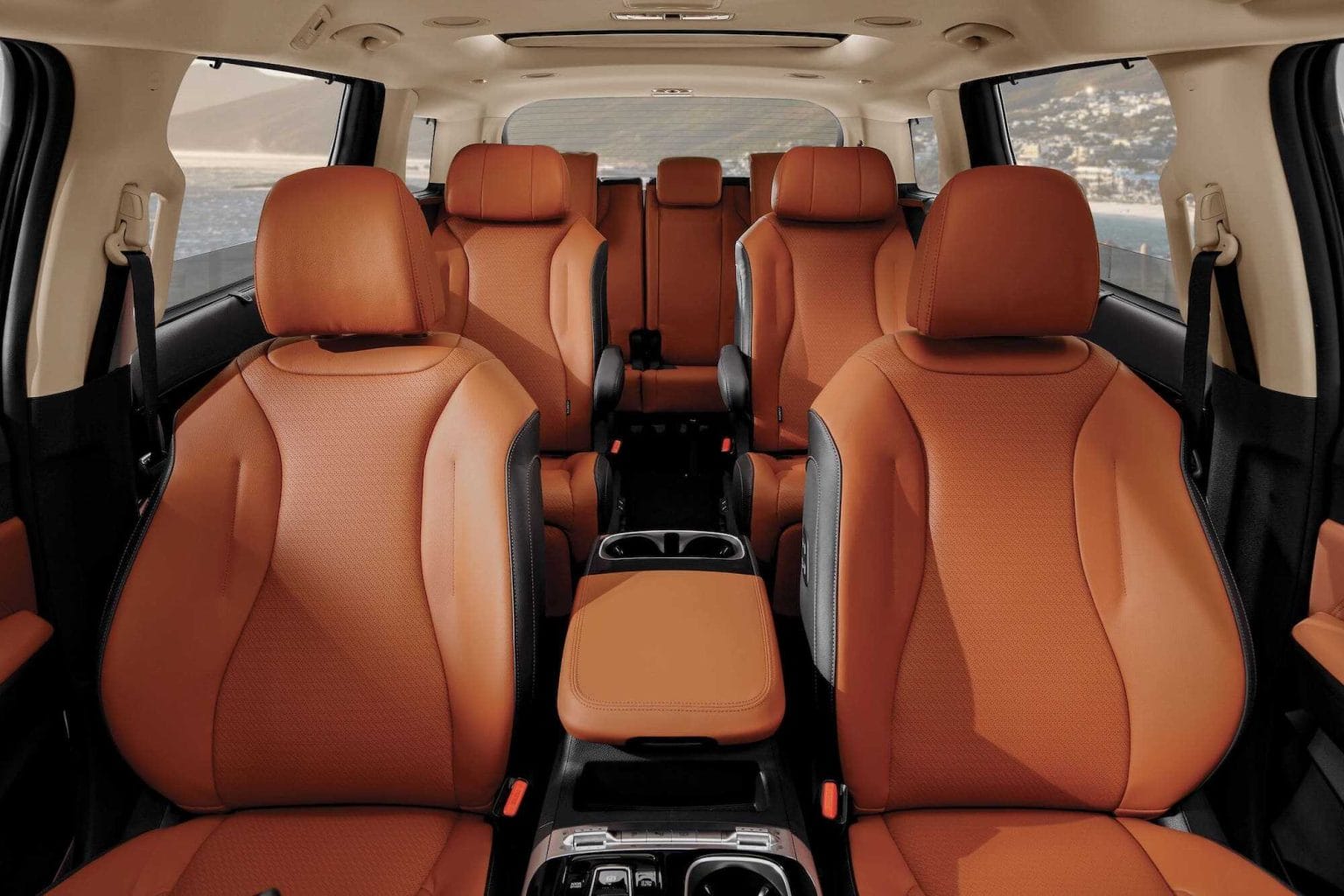 Thuê xe Carnival đi trong ngày