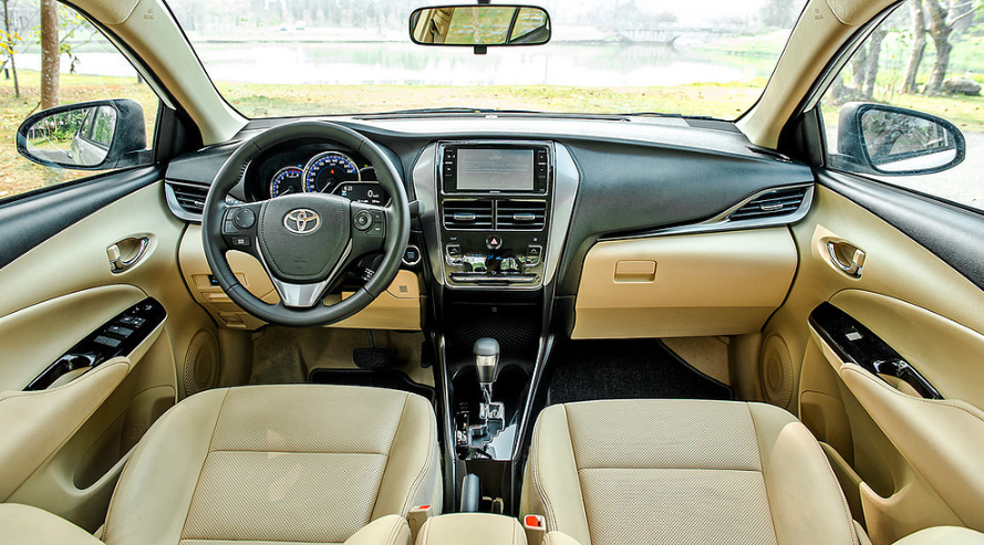 Thuê Xe Du Lịch Có Tài TP HCM: Linh Hoạt Cho Cá Nhân, Gia Đình Và Đoàn Thể